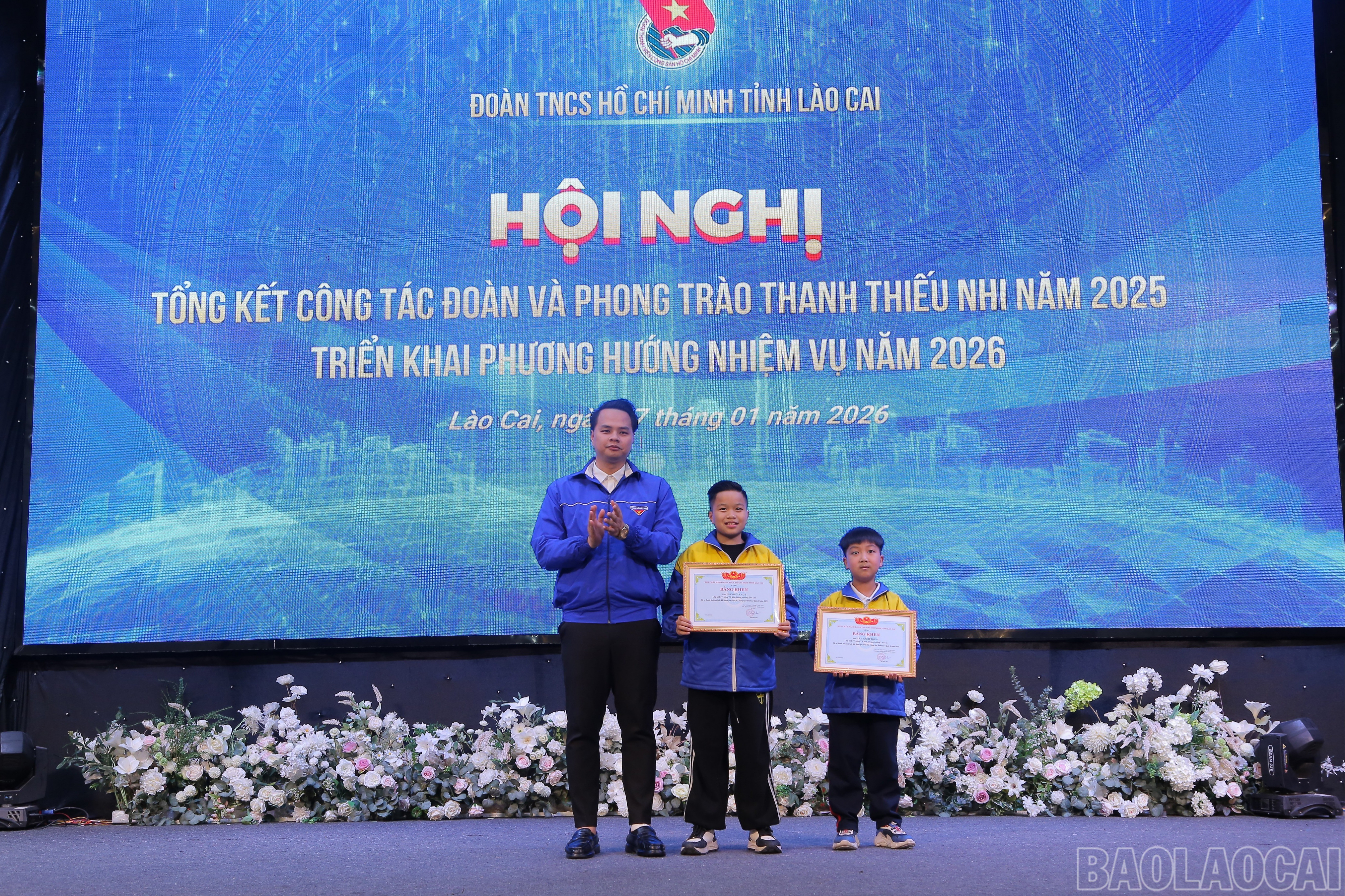 Ban Chấp hành Tỉnh đoàn khen thưởng 2 học sinh có thành tích xuất sắc trong Cuộc thi "Sáng tạo Robotics" quốc tế năm 2025.