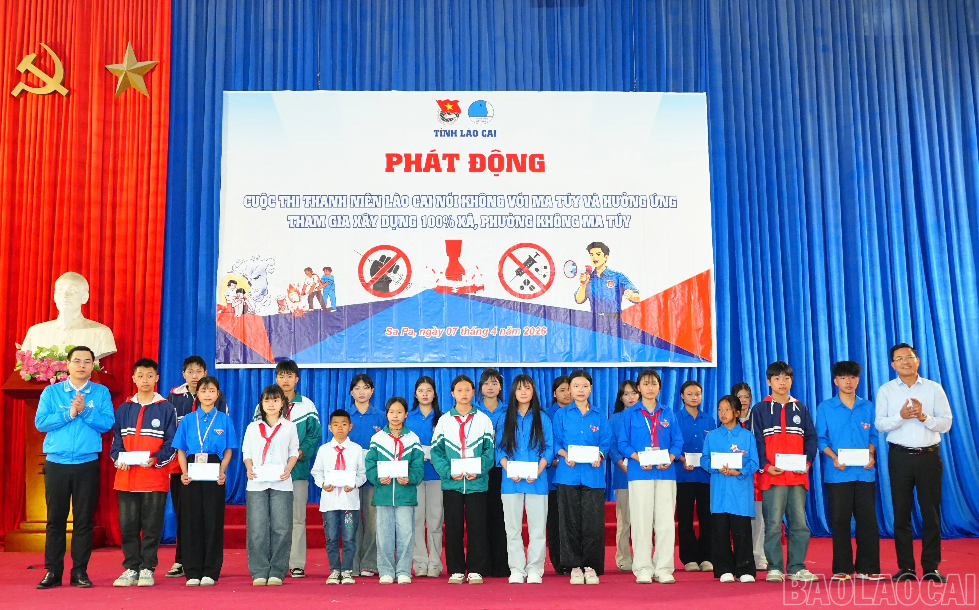 Tỉnh Đoàn Lào Cai trao tặng 20 suất học bổng cho học sinh có hoàn cảnh khó khăn.