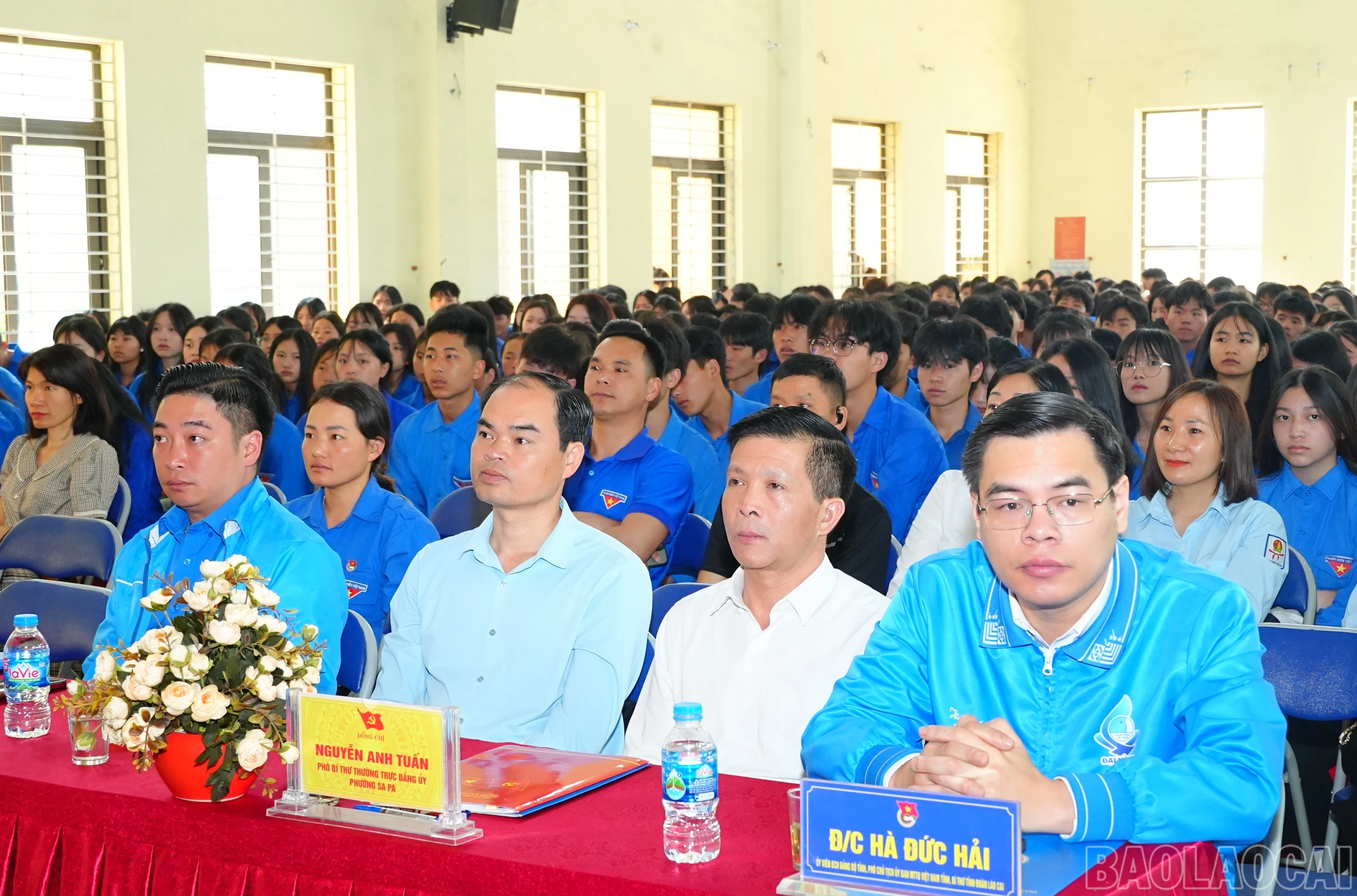 Đại biểu tham dự chương trình.