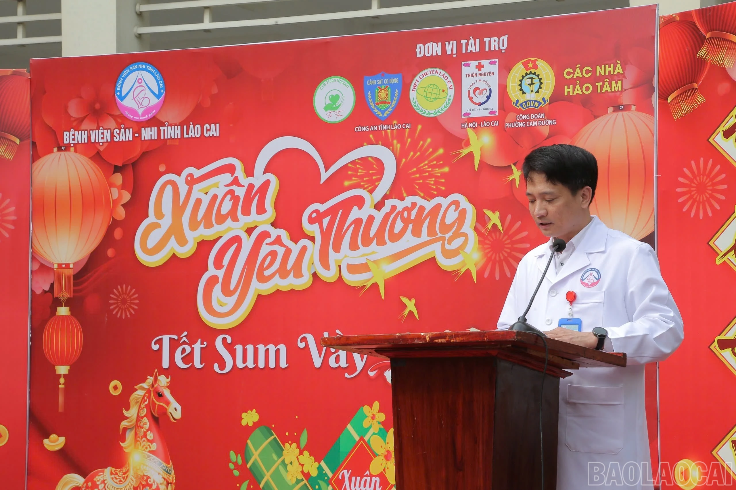 Bác sĩ chuyên khoa II Trần Hoài Bắc - Giám đốc Bệnh viện Sản - Nhi tỉnh phát biểu cảm ơn các đơn vị tài trợ, nhà hảo tâm.