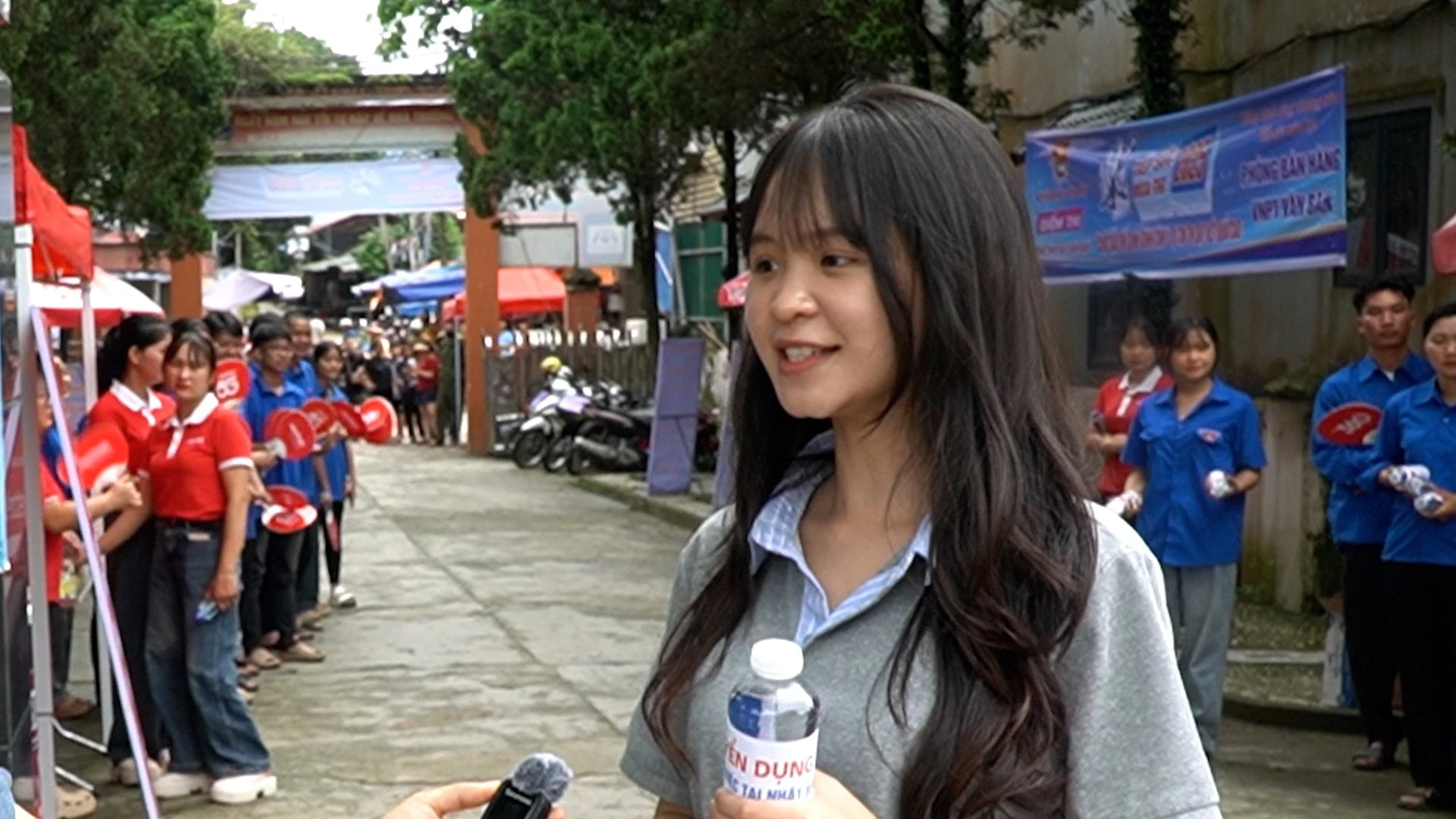 Em Nguyễn Phương Thúy, học sinh lớp 12A1, Trường THPT số 2 huyện Văn Bàn.