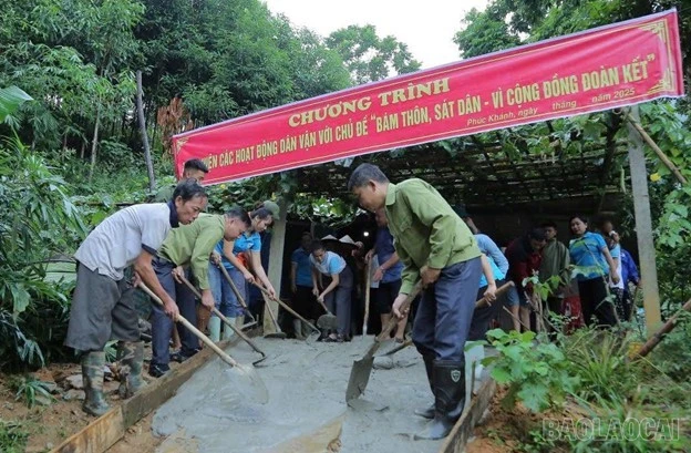 Hoạt động dân vận triển khai thực hiện tại thôn Làng Đẩu.