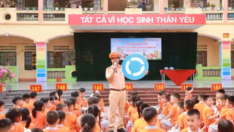 Trên 1.200 học sinh Trường Tiểu học Lê Văn Tám được tuyên truyền pháp luật về an toàn giao thông và an ninh trường học