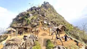 Hấp dẫn núi đá Pờ Sì Ngài