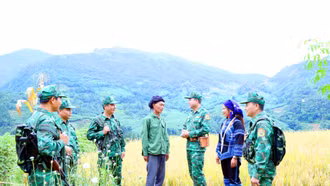 Giữ bình yên "Nơi con sông Hồng chảy vào đất Việt"