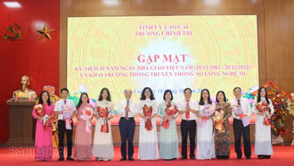 Trường Chính trị tỉnh tổ chức gặp mặt nhân dịp kỷ niệm ngày Nhà giáo Việt Nam