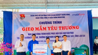Đoàn Thanh niên Tổng công ty Viễn thông MobiFone bàn giao công trình khắc phục hậu quả bão Yagi
