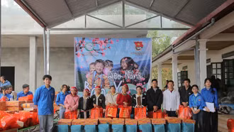 Tết ấm cho học sinh vùng cao thôn Suối Chải