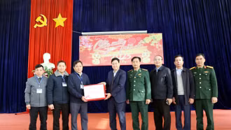 Phó Chủ tịch Thường trực Hội đồng nhân dân tỉnh Vũ Văn Cài chúc tết các tập thể, cá nhân tại huyện Bát Xát