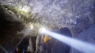 Xã Pa Cheo khảo sát tiềm năng du lịch của 3 hang động và 2 đỉnh núi