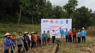 Chương trình phát triển Liên Hợp Quốc tại Việt Nam (UNDP) trao thiết bị, dụng cụ phòng chống thiên tai và bàn giao công trình công ích tại xã Phúc Khánh