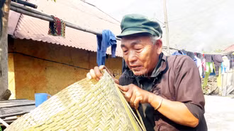 [Ảnh] Đồng bào các dân tộc vùng cao Bát Xát giữ nghề đan lát