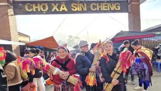 Rộn ràng chợ phiên Sín Chéng