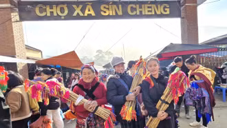 Rộn ràng chợ phiên Sín Chéng