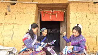  Đồng bào dân tộc thiểu số xã Sín Chéng giữ nghề truyền thống