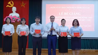 Lào Cai: 49 học viên hoàn thành lớp bồi dưỡng lý luận chính trị dành cho đảng viên mới khóa I, nhiệm kỳ 2025 – 2030