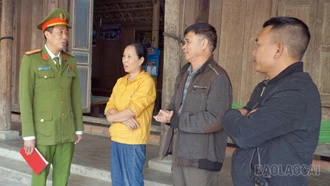 Công an xã Lâm Giang nắm bắt tình hình tại cơ sở.