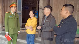 Công an xã Lâm Giang nắm bắt tình hình tại cơ sở.