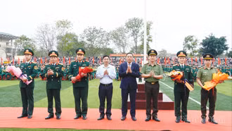 Đồng chí Hoàng Giang - Phó Bí thư Thường trực Tỉnh ủy dự Lễ giao nhận quân tại xã Mậu A