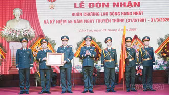 Nhà máy Z183 đón nhận Huân chương Lao động hạng Nhất
