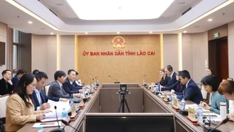 Phó Chủ tịch UBND tỉnh Nguyễn Thành Sinh làm việc với Đoàn công tác Đại sứ quán Australia về Chương trình GREAT