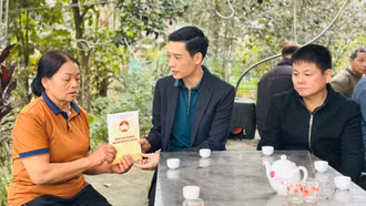 Ủy ban MTTQ Việt Nam tỉnh thăm hỏi gia đình có người tử vong trong vụ tai nạn giao thông đường thủy tại hồ Thác Bà