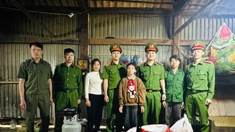 Công an xã Mỏ Vàng trao hỗ trợ học sinh có hoàn cảnh khó khăn 