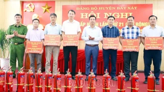 Huyện Bát Xát: 14 xã vùng cao có 100% hộ dân được trang bị bình chữa cháy xách tay