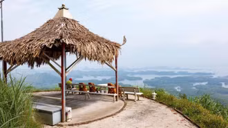 Núi Thở - Nơi kết nối du khách với hồ Thác Bà