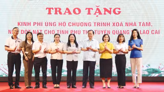 Ngân hàng Nhà nước Việt Nam đã trao 5 tỉ đồng kinh phí xoá nhà tạm, nhà dột nát cho tỉnh Lào Cai 