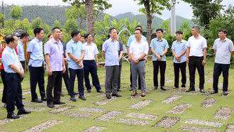 Phó Chủ tịch UBND tỉnh Nguyễn Thành Sinh khảo sát hoạt động du lịch khu vực hồ Thác Bà