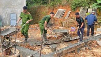 Công an xã Bát Xát khởi công xây nhà cho hộ nghèo