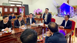 Chủ tịch UBND tỉnh Nguyễn Tuấn Anh thăm, chúc mừng Giáng sinh tại các giáo xứ Yên Bái, Lào Cai và Sa Pa