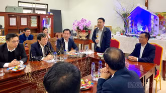 Chủ tịch UBND tỉnh Nguyễn Tuấn Anh thăm, chúc mừng Giáng sinh tại các giáo xứ Yên Bái, Lào Cai và Sa Pa