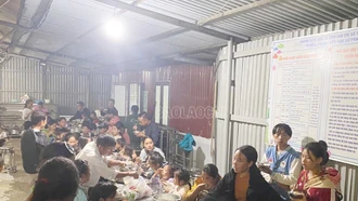 Ấm tình người giữa bão lũ Sa Pa