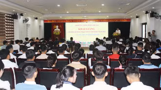 Khai giảng lớp bồi dưỡng nhận thức về Đảng năm 2025