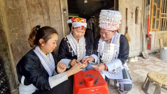 Thăng trầm nghề chạm khắc bạc giữa thời “bão giá”