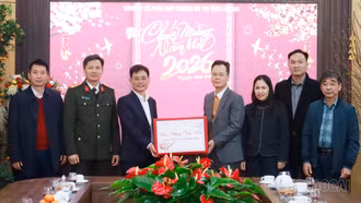 Phó Chủ tịch UBND tỉnh Nguyễn Thành Sinh thăm, tặng quà Tết một số cơ sở, doanh nghiệp