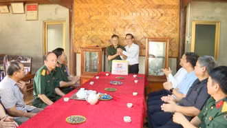 Đoàn công tác tỉnh Bình Dương thăm, tặng quà gia đình chính sách trên địa bàn tỉnh Lào Cai