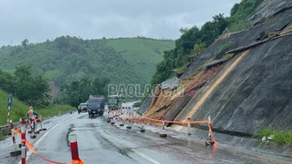 Các phương tiện cần giảm tốc độ và chú ý quan sát khi lưu thông qua Km249+960 - Km250+030 đường cao tốc Nội Bài - Lào Cai