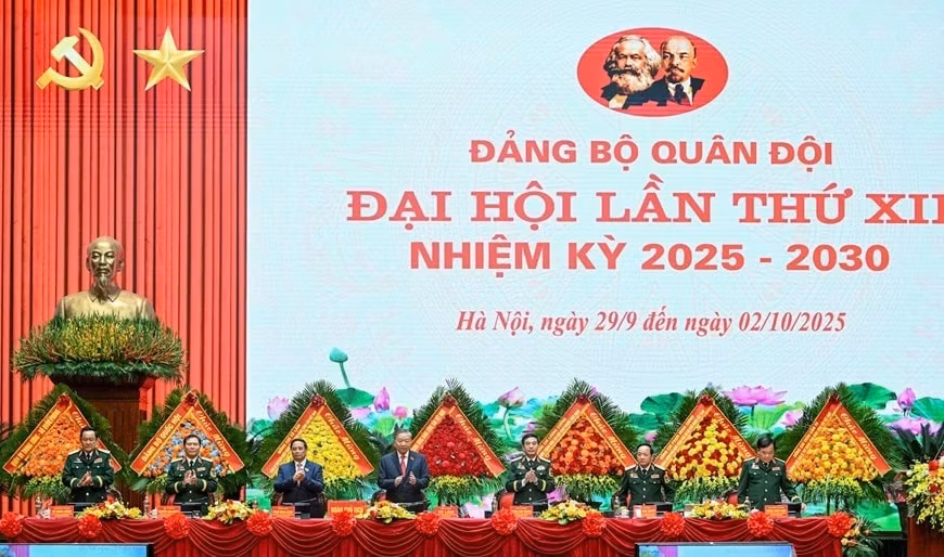 Đoàn Chủ tịch Đại hội.