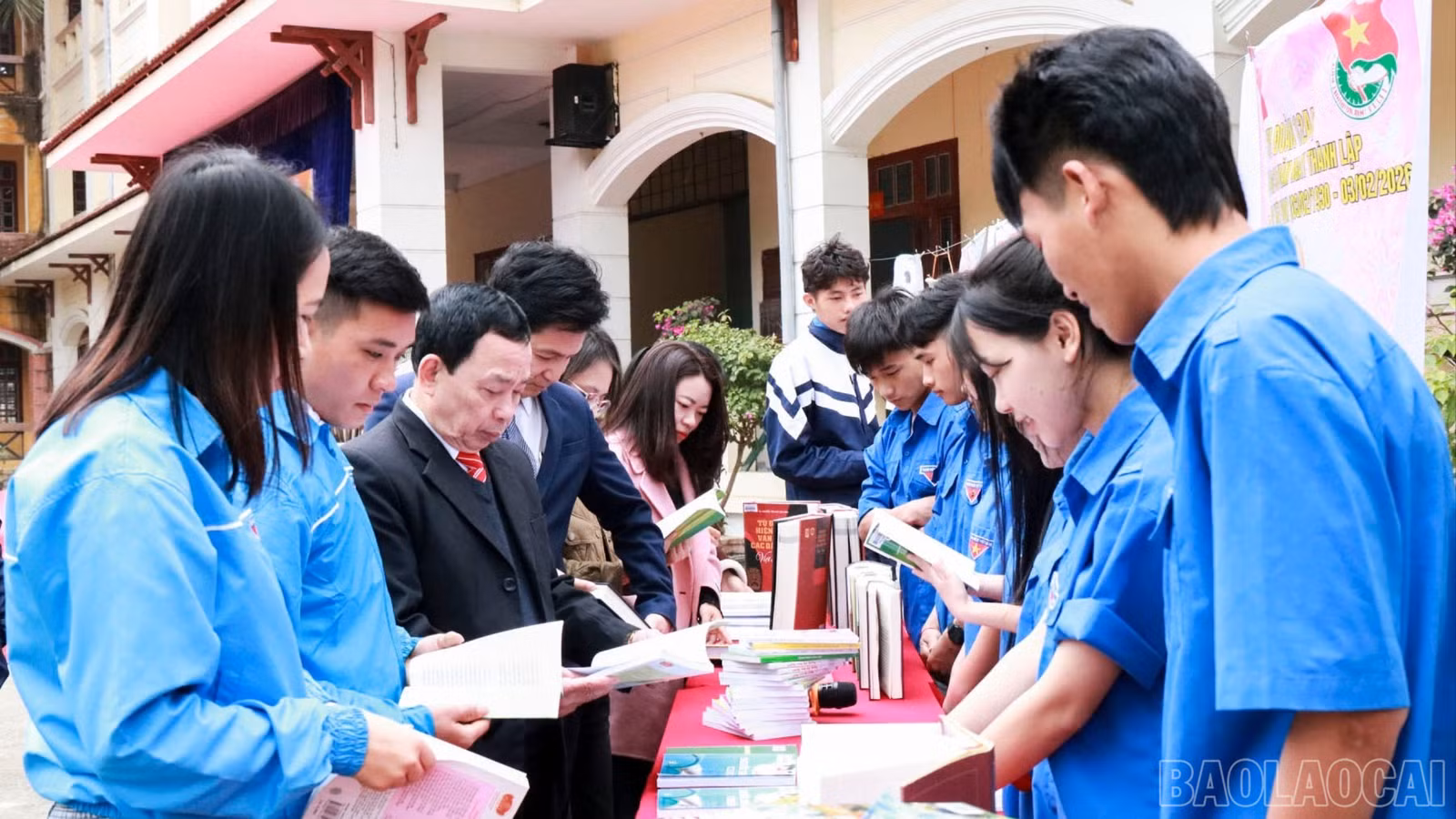 baolaocai-br_daibieuxemtranh-3218.jpg
