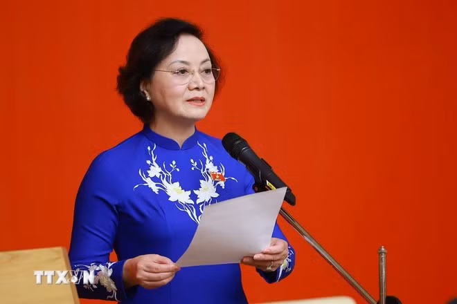 Bà Phạm Thị Thanh Trà, Phó Thủ tướng Chính phủ, thay mặt các Phó Thủ tướng được bổ nhiệm, phát biểu nhận nhiệm vụ.