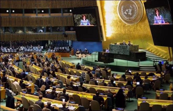 Đại hội đồng LHQ thông qua Tuyên bố New York về giải pháp hai nhà nước giữa Israel và Palestine.