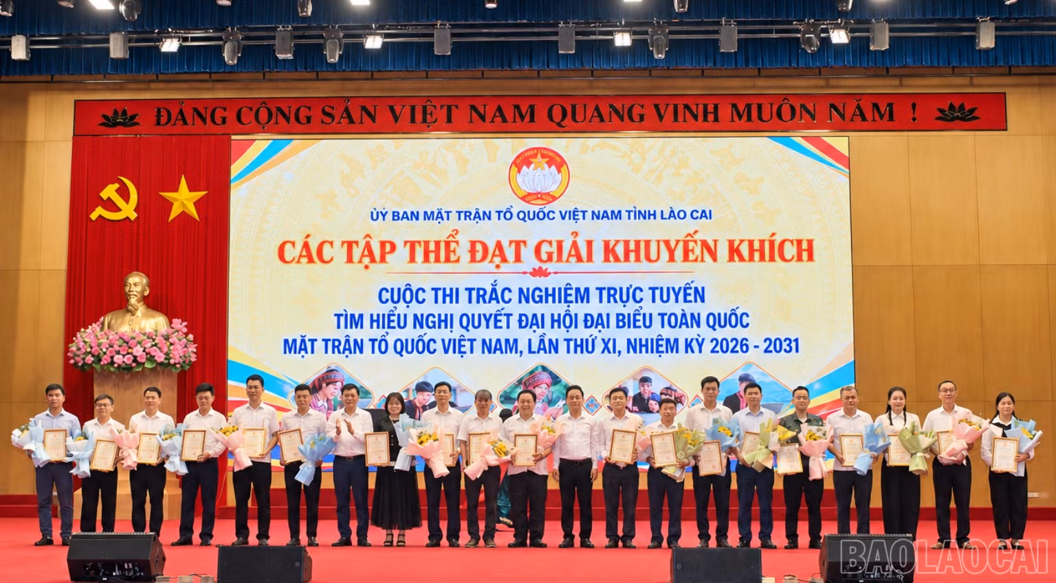 baolaocai-br_le-trao-giai-tren-san-khau-viet-nam.jpg