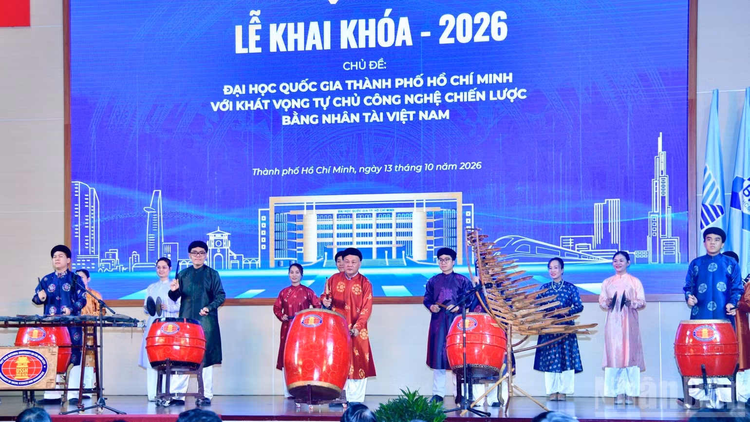 Một tiết mục văn nghệ đặc sắc được biểu diễn tại Lễ khai khóa năm 2026. (Ảnh: THANH GIANG)