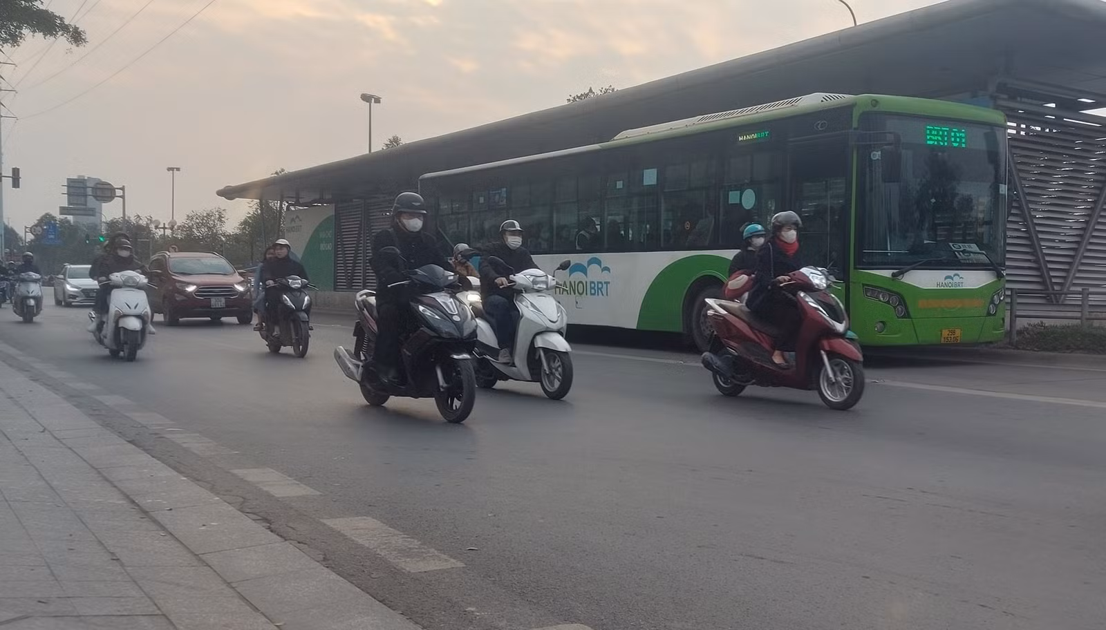 Hà Nội rét về đêm và sáng, nhiệt độ thấp nhất 17-18 độ C.