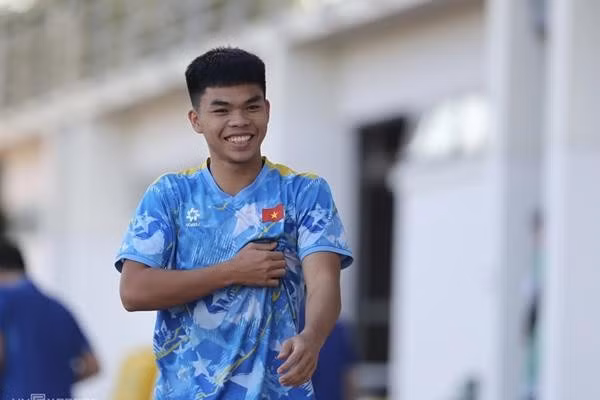 Lê Phát tạm thời là cái tên chia tay U23 Việt Nam.