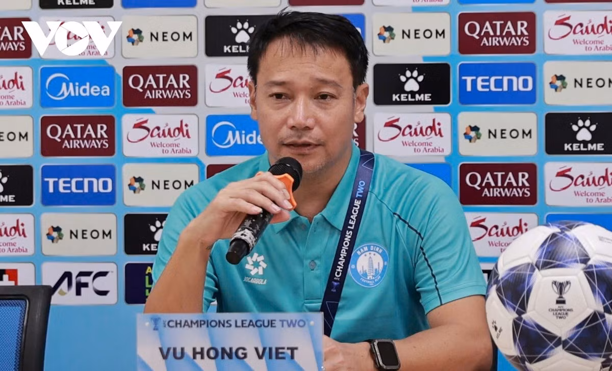 HLV Vũ Hồng Việt chưa hài lòng vì các cầu thủ bỏ lỡ nhiều cơ hội.