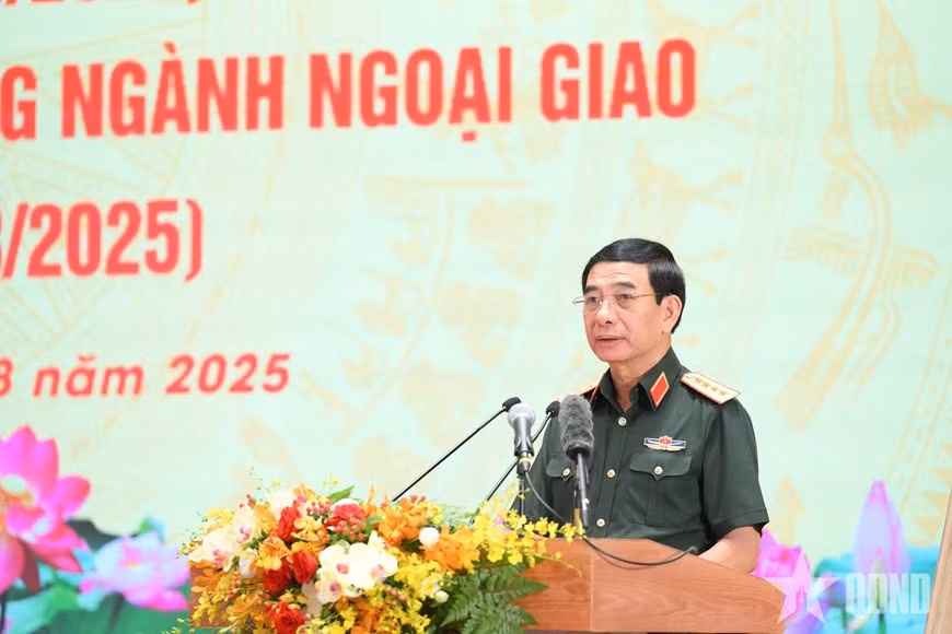 Đại tướng Phan Văn Giang phát biểu tại buổi gặp mặt.